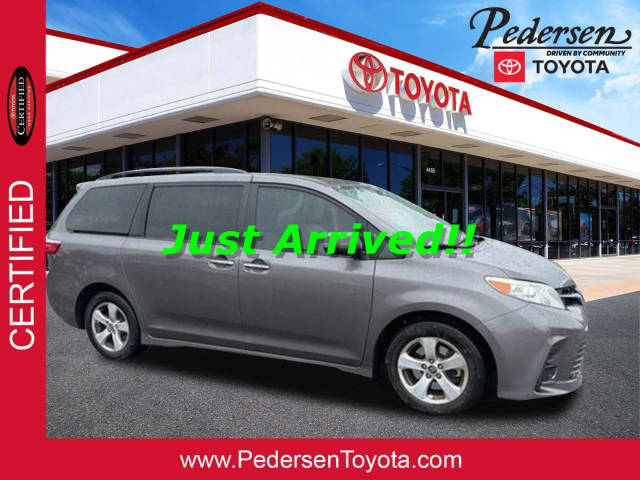 2019 Toyota Sienna LE FWD photo