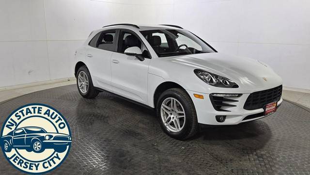 2018 Porsche Macan  AWD photo