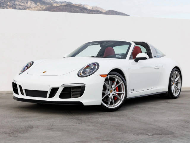 2019 Porsche 911 4 GTS AWD photo