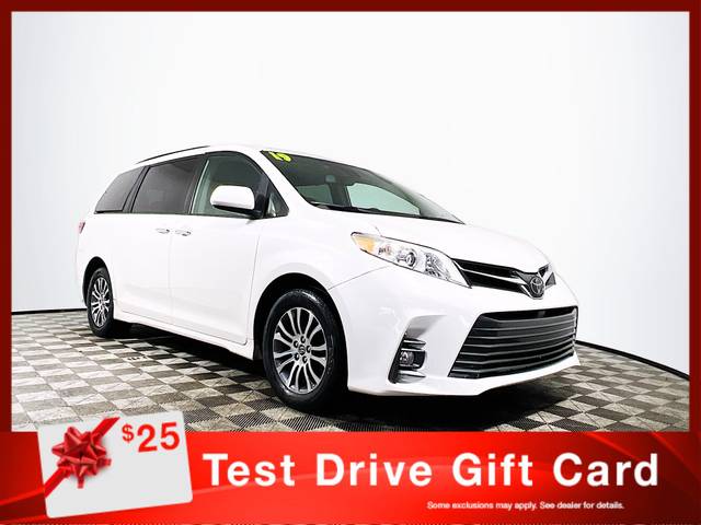 2019 Toyota Sienna XLE FWD photo