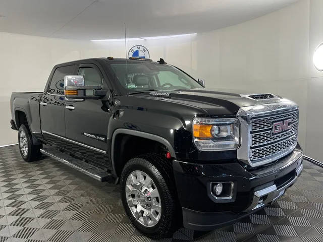 2019 GMC Sierra 2500HD Denali 4WD photo