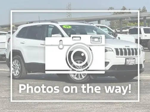 2019 Jeep Cherokee Latitude FWD photo