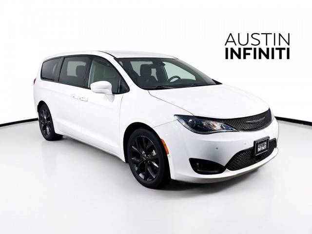 2019 Chrysler Pacifica Minivan Touring Plus FWD photo