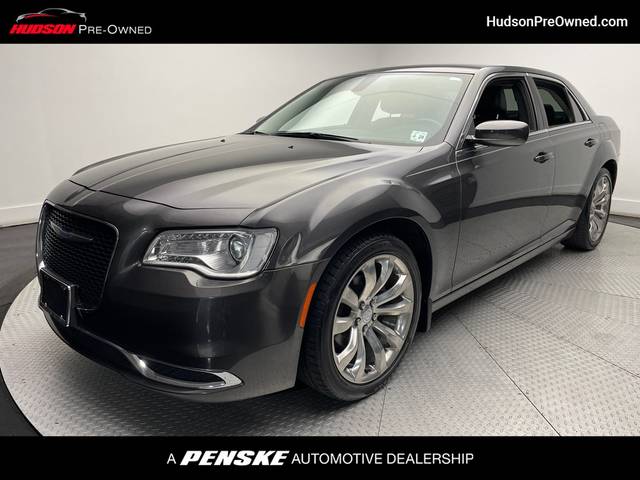 2019 Chrysler 300 Touring L RWD photo