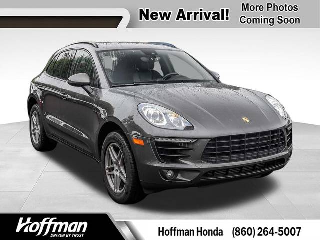 2018 Porsche Macan  AWD photo
