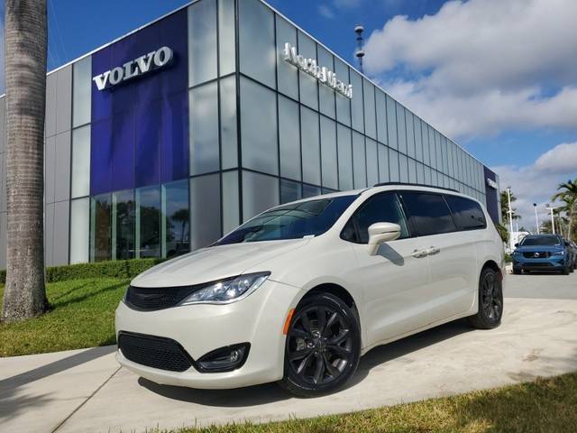 2019 Chrysler Pacifica Minivan Limited FWD photo