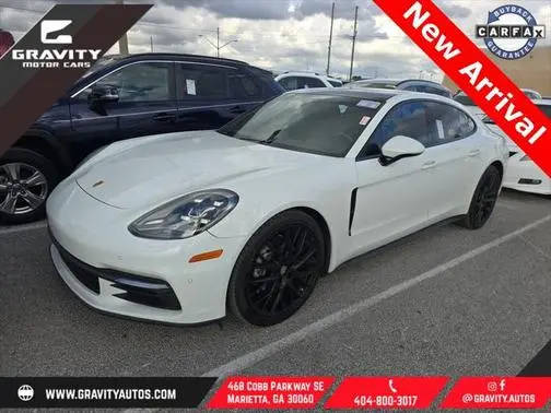 2018 Porsche Panamera  RWD photo