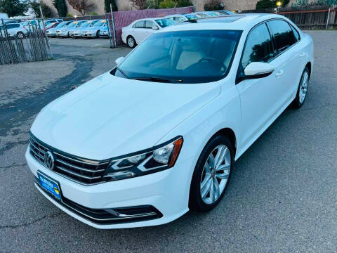 2019 Volkswagen Passat 2.0T Wolfsburg Edition FWD photo