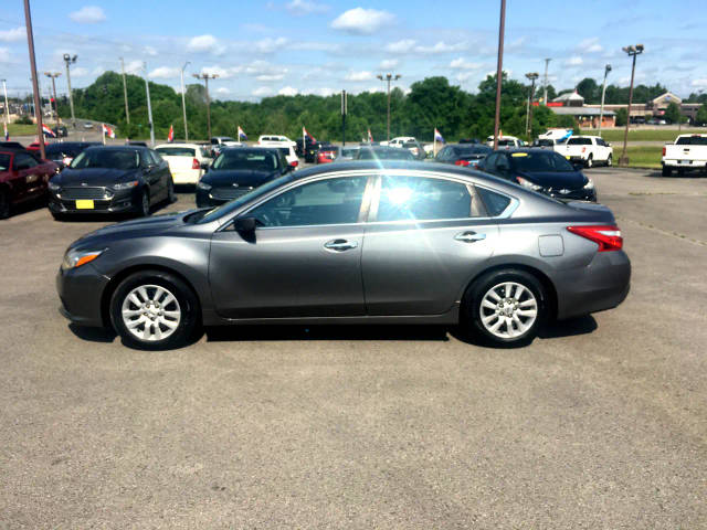 2016 Nissan Altima 2.5 FWD photo