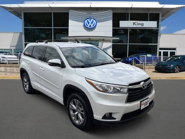 2015 Toyota Highlander LE FWD photo