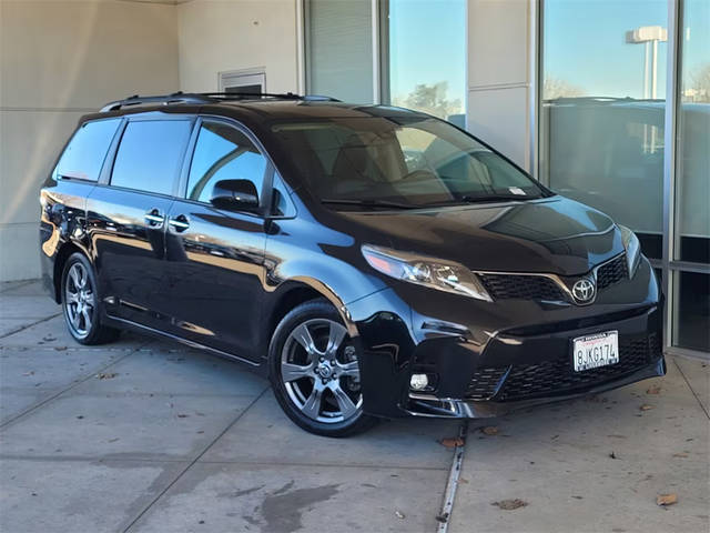 2019 Toyota Sienna SE FWD photo