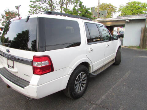 2015 Ford Expedition XLT RWD photo