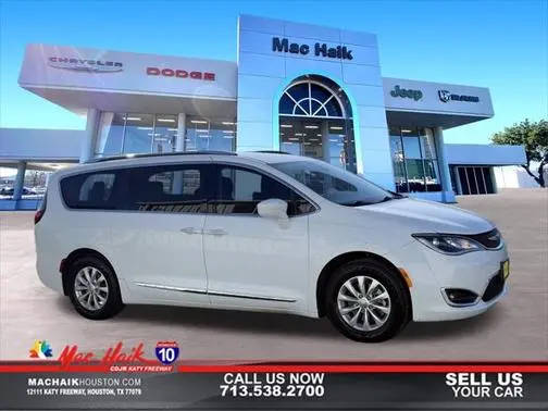 2018 Chrysler Pacifica Minivan Touring L FWD photo