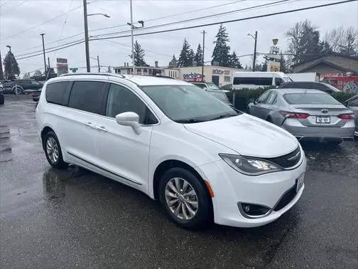 2018 Chrysler Pacifica Minivan Touring L FWD photo