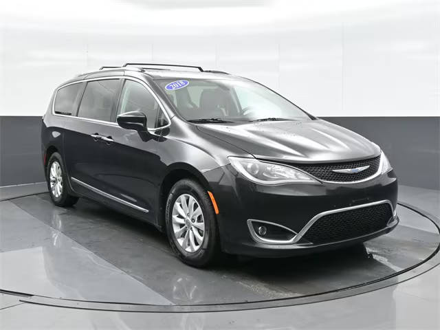 2018 Chrysler Pacifica Minivan Touring L FWD photo