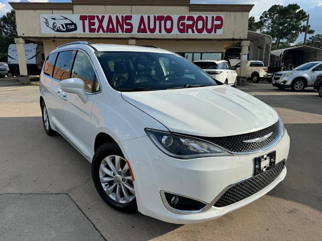 2018 Chrysler Pacifica Minivan Touring L FWD photo