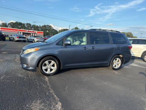 2015 Toyota Sienna LE FWD photo