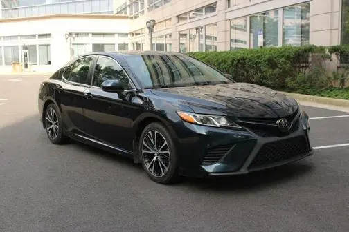 2019 Toyota Camry SE FWD photo