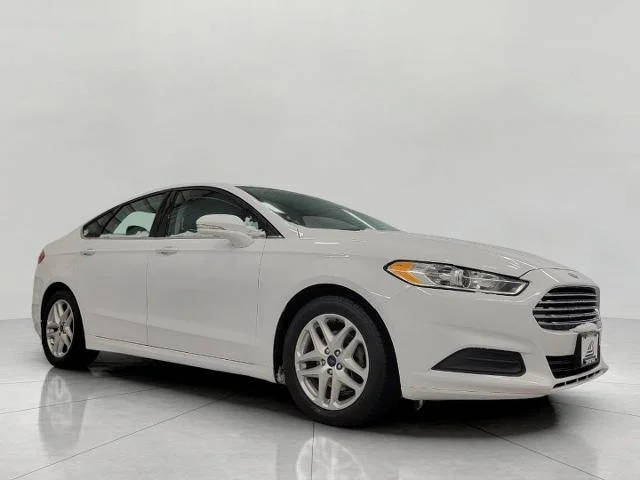2016 Ford Fusion SE FWD photo