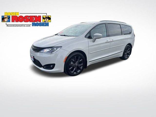 2019 Chrysler Pacifica Minivan Touring L Plus FWD photo