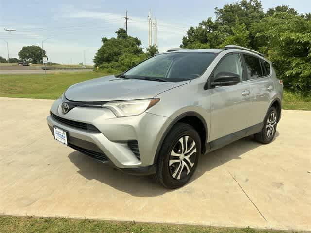 2018 Toyota RAV4 LE FWD photo