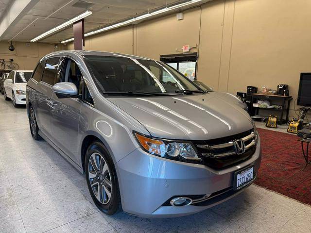 2016 Honda Odyssey Touring FWD photo