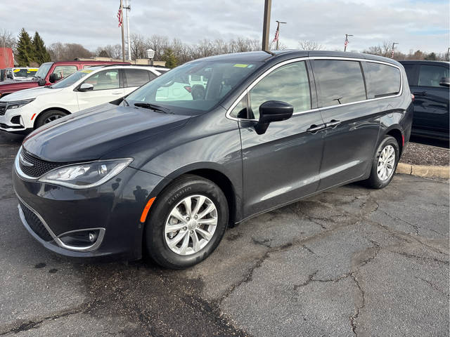 2019 Chrysler Pacifica Minivan Touring Plus FWD photo