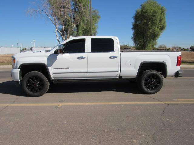 2019 GMC Sierra 2500HD Denali 4WD photo