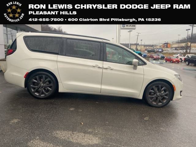 2019 Chrysler Pacifica Minivan Touring L Plus FWD photo