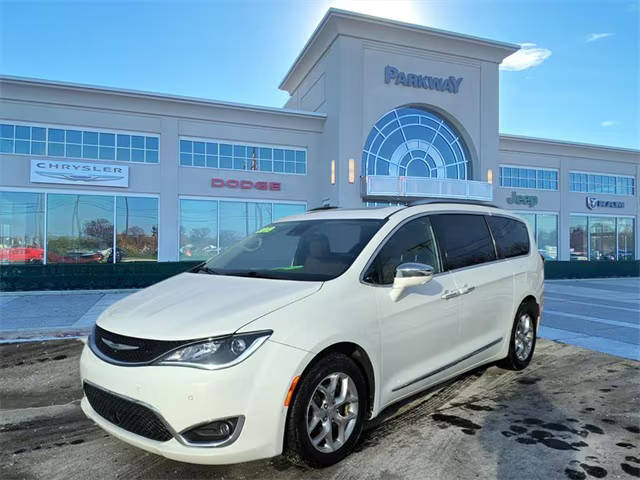 2019 Chrysler Pacifica Minivan Limited FWD photo