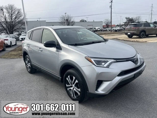 2018 Toyota RAV4 LE FWD photo