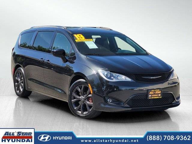 2019 Chrysler Pacifica Minivan Touring Plus FWD photo