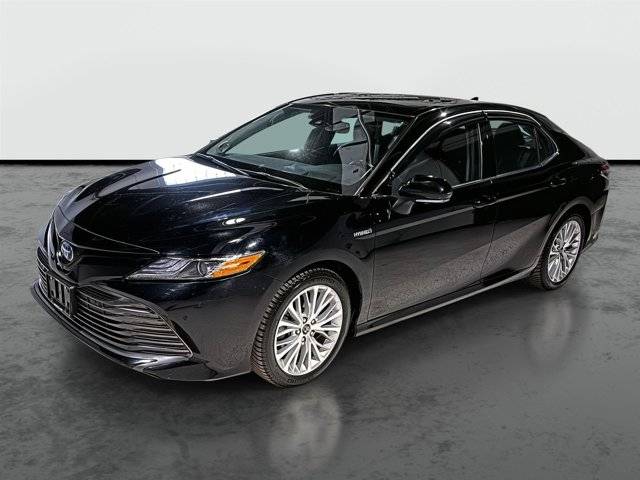 2019 Toyota Camry Hybrid XLE FWD photo