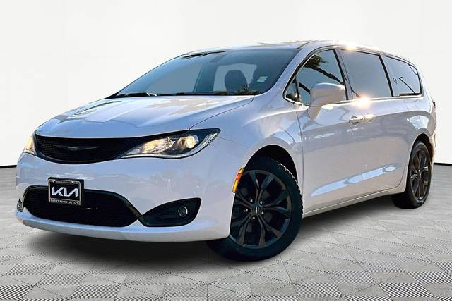 2019 Chrysler Pacifica Minivan Touring Plus FWD photo