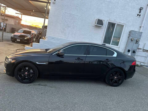 2019 Jaguar XE 25t Premium RWD photo