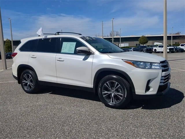 2019 Toyota Highlander LE AWD photo