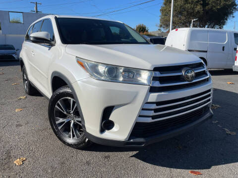 2019 Toyota Highlander LE FWD photo