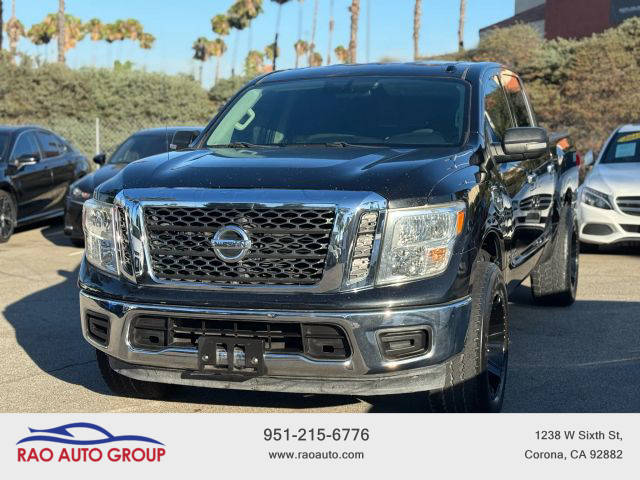 2017 Nissan Titan SV RWD photo