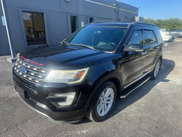 2017 Ford Explorer XLT FWD photo