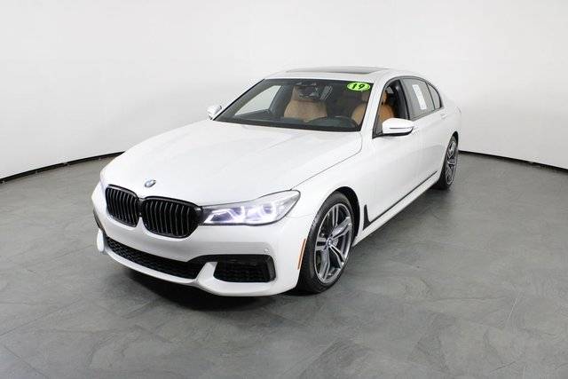2019 BMW 7 Series 750i RWD photo