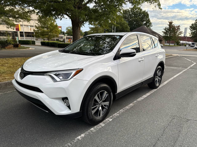 2018 Toyota RAV4 XLE FWD photo