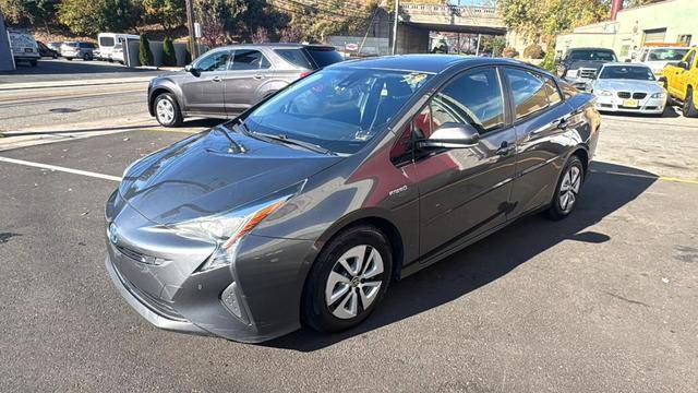 2018 Toyota Prius Two FWD photo