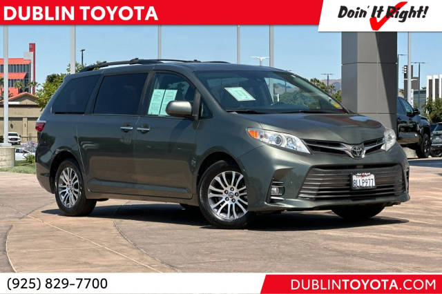 2019 Toyota Sienna XLE FWD photo
