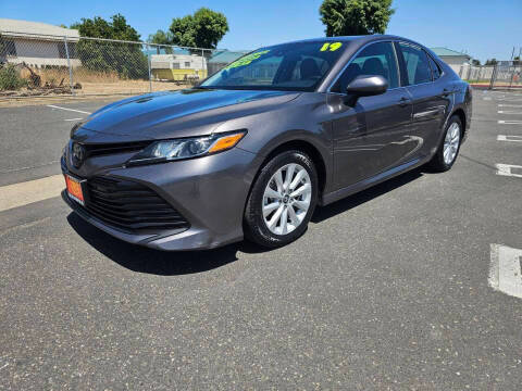 2019 Toyota Camry LE FWD photo