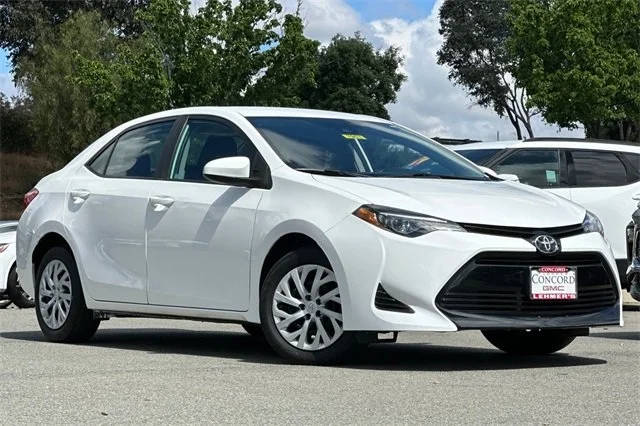 2019 Toyota Corolla LE FWD photo