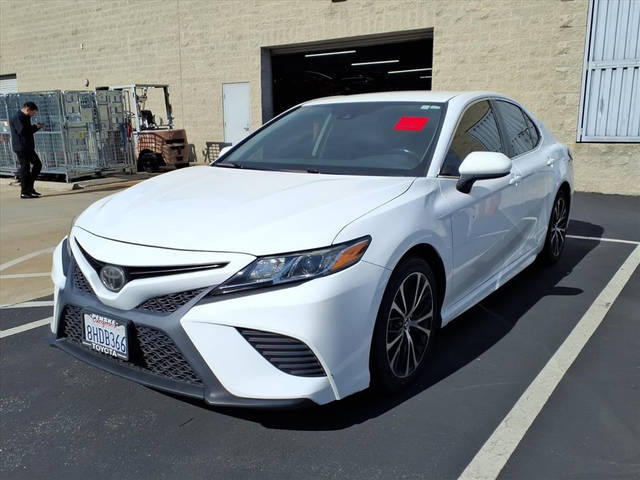 2019 Toyota Camry SE FWD photo