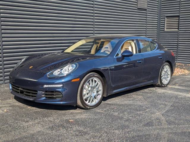 2016 Porsche Panamera S RWD photo