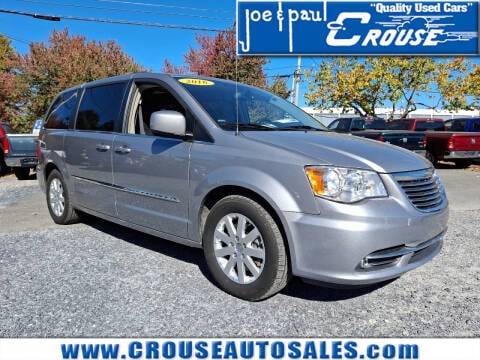 2016 Chrysler Town and Country Touring FWD photo
