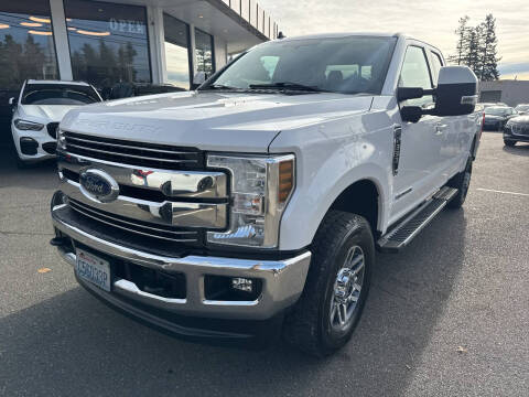 2019 Ford F-350 Super Duty LARIAT 4WD photo