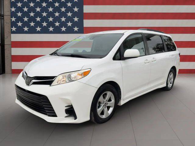 2018 Toyota Sienna LE FWD photo